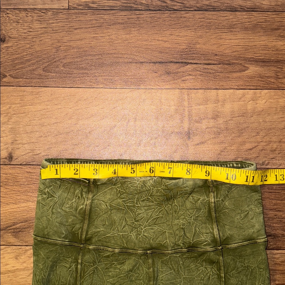 Lululemon Size 4 Fast and Free Short 10" *Ice Dye
Ice Wash Moss Green Modest Gym - Picture 7 of 10